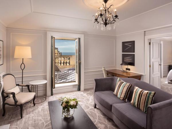Hotel Maria Cristina, a Luxury Collection Hotel, San Sebastian : photo 2 de la chambre suite 1 chambre 1 lit king-size avec terrasse - vue sur rivière