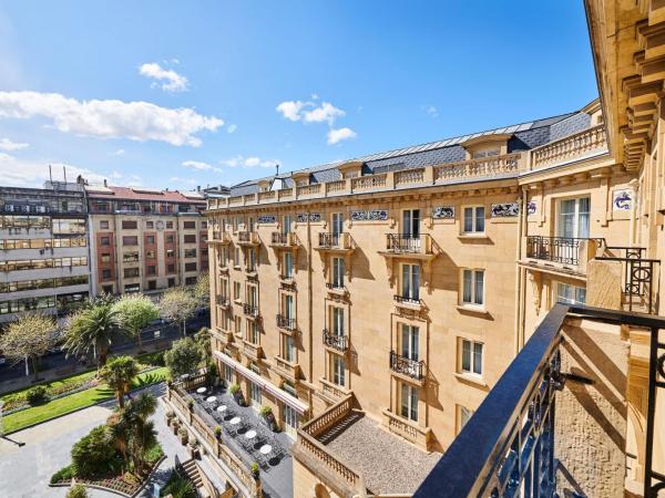 Hotel Maria Cristina, a Luxury Collection Hotel, San Sebastian : photo 5 de la chambre chambre lit king-size deluxe - vue sur jardin