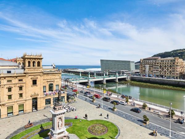 Hotel Maria Cristina, a Luxury Collection Hotel, San Sebastian : photo 5 de la chambre suite 1 chambre 1 lit king-size junior - vue sur rivière