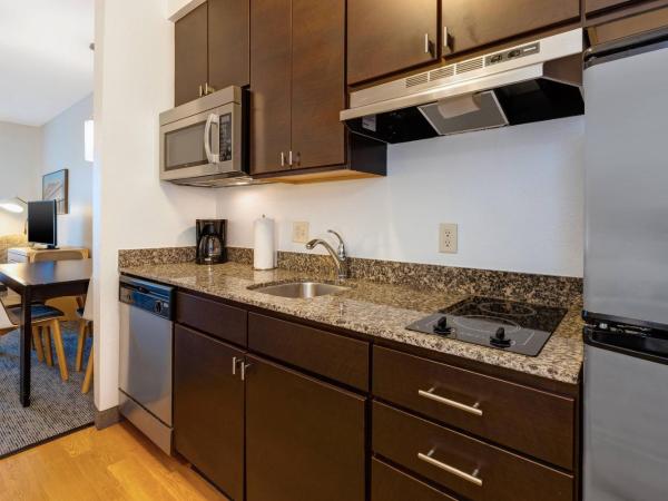 TownePlace Suites by Marriott Nashville Airport : photo 3 de la chambre chambre avec 2 grands lits queen-size