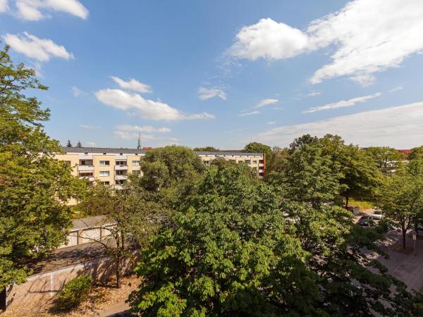Sheraton Hannover Pelikan Hotel : photo 3 de la chambre classic, guest room, 1 queen, stairway