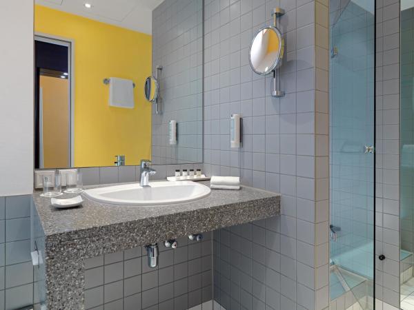 Sheraton Hannover Pelikan Hotel : photo 5 de la chambre classic, guest room, 1 queen, stairway