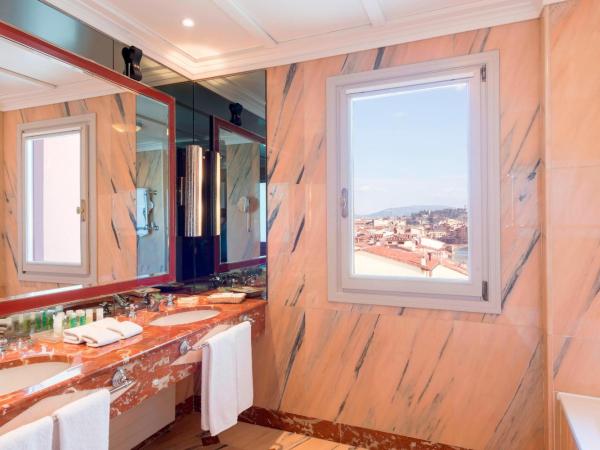 The Westin Excelsior, Florence : photo 5 de la chambre suite belvédère 1 chambre lit king-size - vue sur fleuve arno