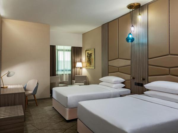 Four Points by Sheraton Production City, Dubai : photo 3 de la chambre superior twin, (comp. shuttle to dmcc metro, marina mall & jbr, 20% off on f&b outlet)