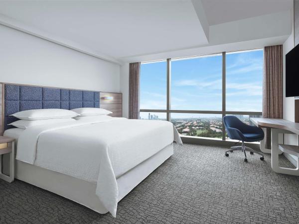 Four Points by Sheraton Surabaya, Pakuwon Indah : photo 1 de la chambre premium deluxe, guest room, 1 king