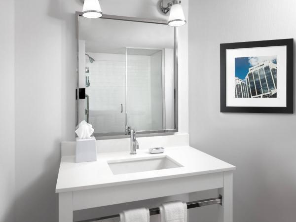 Four Points by Sheraton Halifax : photo 6 de la chambre chambre lit king-size deluxe