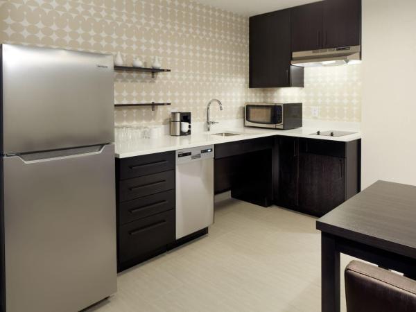 Residence Inn by Marriott Montreal Midtown : photo 1 de la chambre studio lit king-size avec canapé-lit