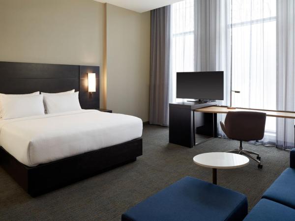 Residence Inn by Marriott Montreal Midtown : photo 3 de la chambre studio lit king-size avec canapé-lit