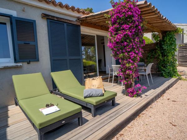 Résidence Casarina : photo 1 de la chambre appartement - vue sur jardin