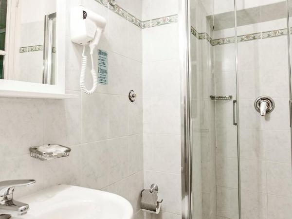 Hotel St. James : photo 4 de la chambre chambre quadruple standard