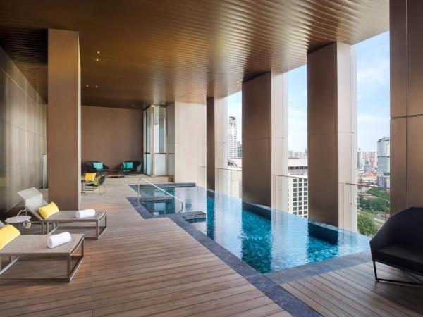 W Kuala Lumpur : photo 8 de la chambre ewow, suite, king bed, klcc view, private outdoor pool, terrace