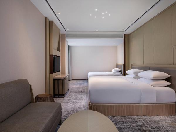 Courtyard by Marriott Shanghai International Tourism and Resorts Zone : photo 2 de la chambre superb family room with two double beds
