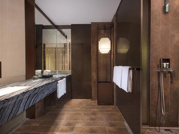 Courtyard by Marriott Shanghai International Tourism and Resorts Zone : photo 3 de la chambre camping double room with two double beds