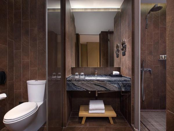 Courtyard by Marriott Shanghai International Tourism and Resorts Zone : photo 4 de la chambre super forest king room with balcony