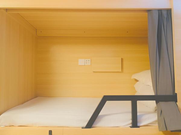 Dayin International Youth Hostel - Shanghai Oriental Pearl Lujiazui Branch : photo 6 de la chambre lit dans dortoir pour hommes de 8 lits