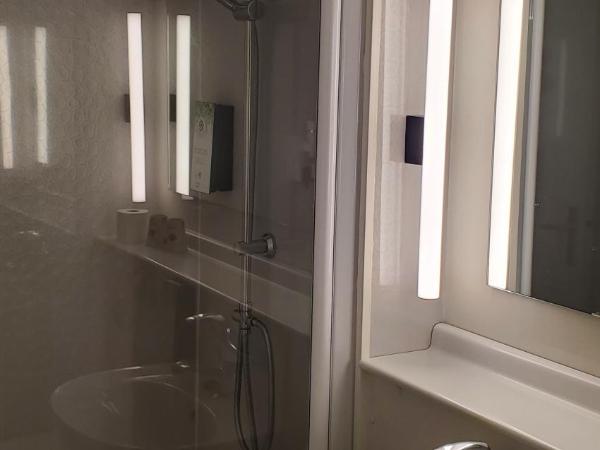 KYRIAD HONFLEUR - La Riviere Saint Sauveur : photo 2 de la chambre chambre lits jumeaux