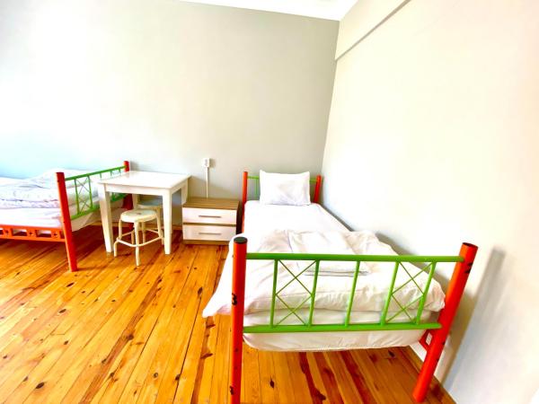 Windrose Hostel Istanbul : photo 3 de la chambre chambre triple avec balcon