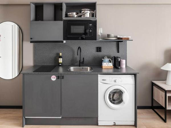 numa I Hallen Apartments : photo 6 de la chambre large studio with kitchenette