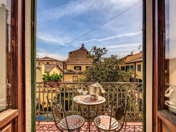 Hotel Croce Di Malta : photo 4 de la chambre chambre double ou lits jumeaux - vue sur jardin