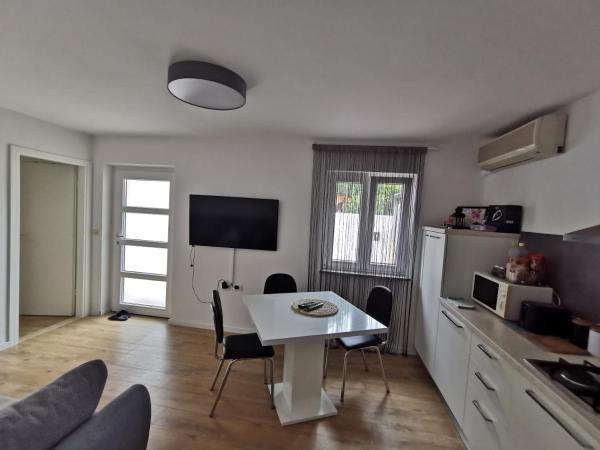 Villa Lamanova : photo 5 de la chambre appartement - vue sur jardin