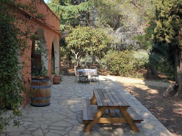 Chambres d'hôtes dans propriété rurale : photo 5 de la chambre chambre double avec salle de bains privative