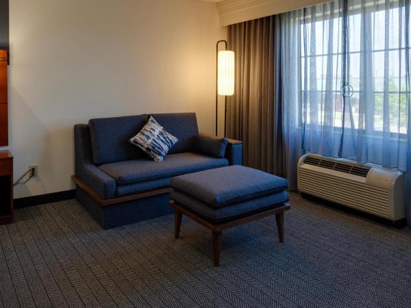 Courtyard by Marriott Oklahoma City North/Quail Springs : photo 3 de la chambre chambre lit king-size avec canapé-lit