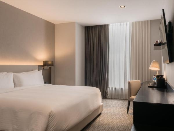 Four Points by Sheraton Puebla : photo 1 de la chambre grande chambre traditionnelle avec 1 lit king-size - vue sur ville