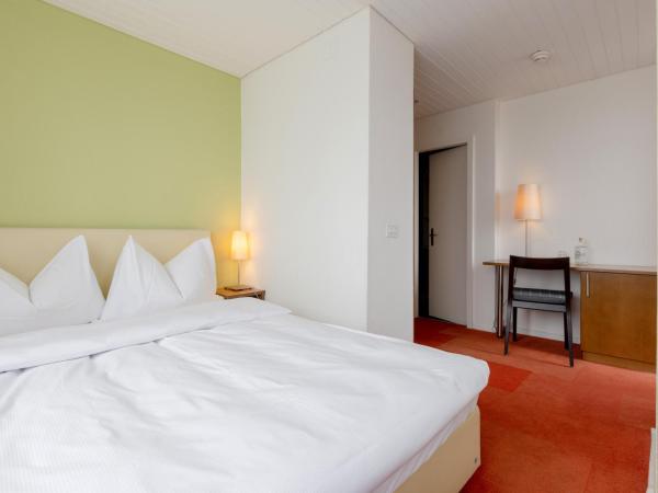 Pension Arosa - Self Check-In : photo 5 de la chambre chambre double standard