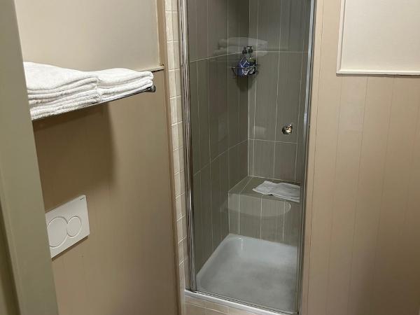 Hotel Salvators : photo 6 de la chambre chambre lit queen-size confort avec terrasse et climatisation