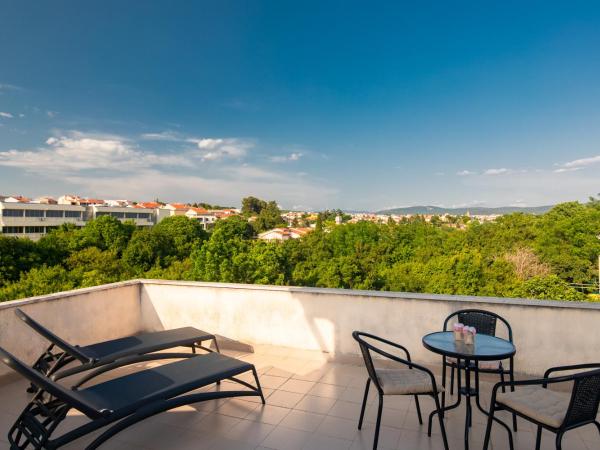 Bed and Breakfast Ema : photo 7 de la chambre chambre double avec balcon (2 adultes + 1 enfant)