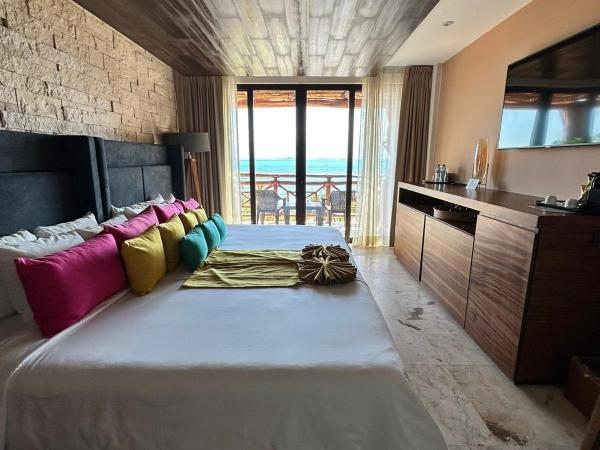Hotel Beló Isla Mujeres - All Inclusive : photo 2 de la chambre luxury junior suite extra large king bed ocean view with balcony