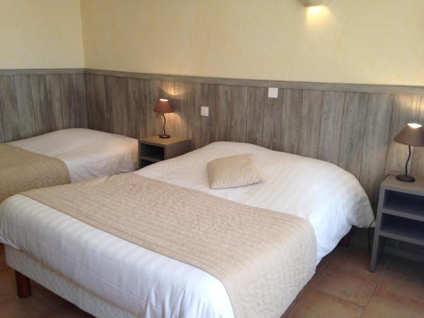 Hotel de la Plage : photo 9 de la chambre chambre triple avec accès à la plage