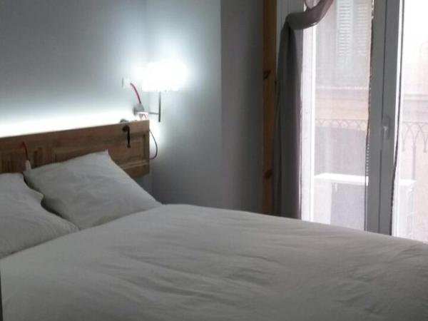 diezmadrid : photo 1 de la chambre chambre double avec balcon et salle de bains privative