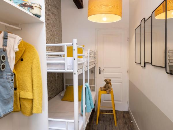 Le Regent Montmartre by Hiphophostels : photo 5 de la chambre chambre familiale - vue sur basilique du sacré-cœur