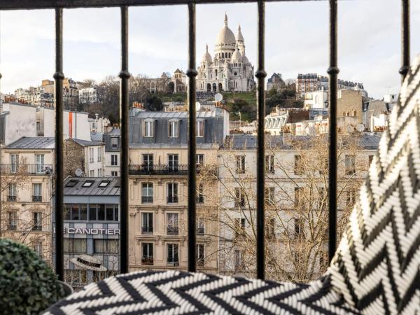 Le Regent Montmartre by Hiphophostels : photo 1 de la chambre chambre familiale - vue sur basilique du sacré-cœur