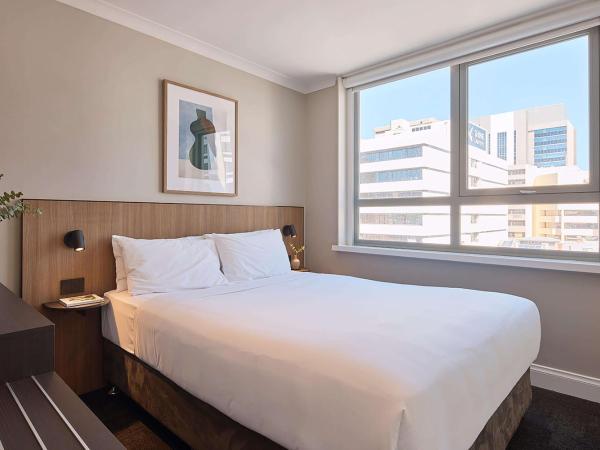 Pensione Hotel Perth : photo 1 de la chambre petite chambre lit queen-size