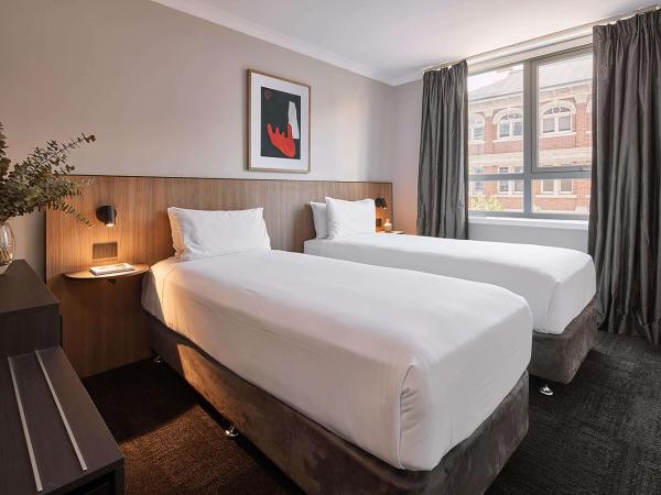 Pensione Hotel Perth : photo 1 de la chambre petite chambre lits jumeaux