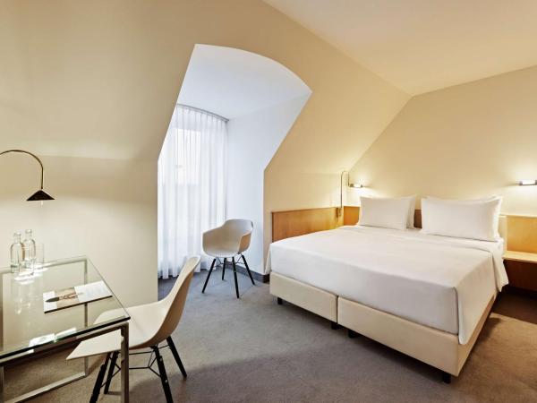 Lindner Hotel Dusseldorf Airport, part of JdV by Hyatt : photo 8 de la chambre chambre lit queen-size