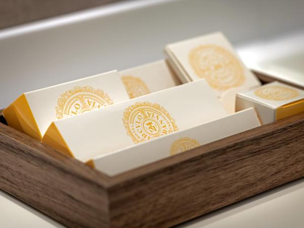 Círculo Gran Vía, Autograph Collection (Adults Only) : photo 1 de la chambre chambre lit king-size