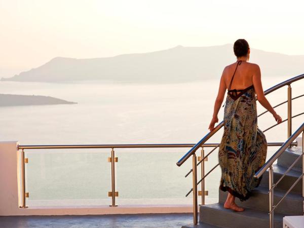 Asteras Villas : photo 3 de la chambre suite astrophelia avec jacuzzi - vue sur caldera