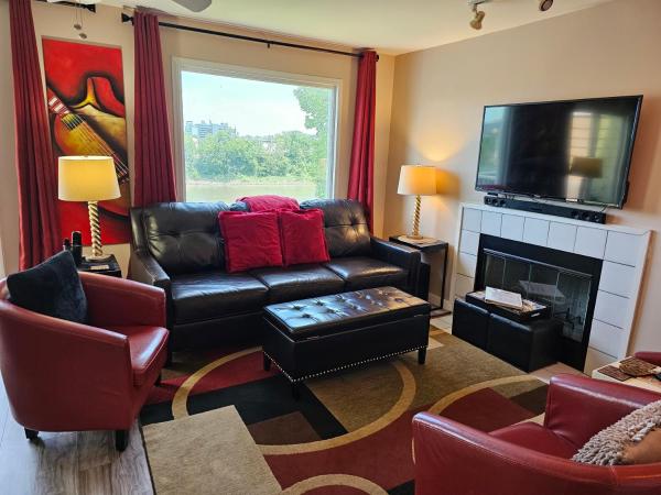 NEW LISTING! GORGEOUS Downtown Nashville Walk to ALL On the RIVER #3 : photo 10 de la chambre appartement - vue sur lac