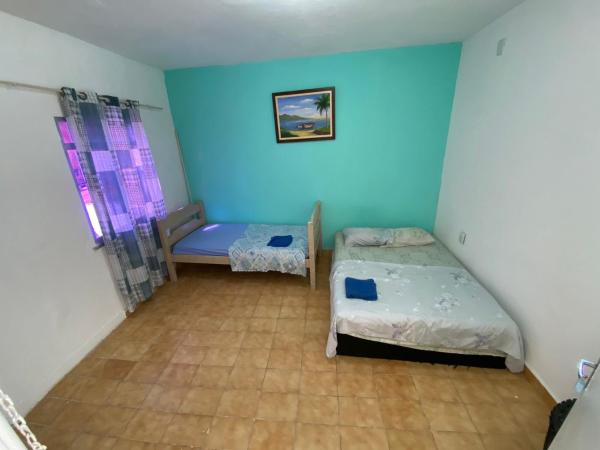 Sol'Lar Pousada & Hostel : photo 1 de la chambre chambre lits jumeaux avec salle de bains