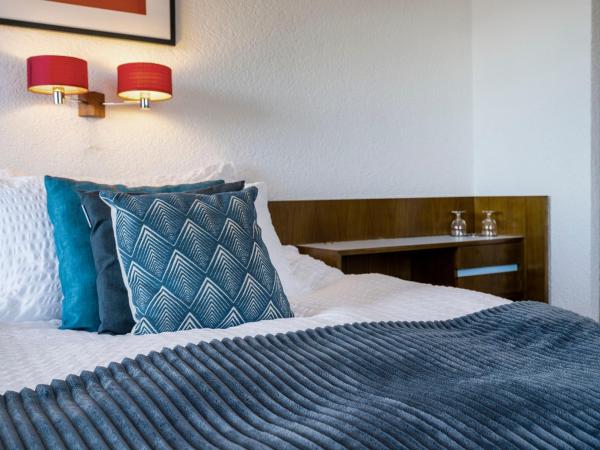 Chez Elsy - Crans-Sapins : photo 2 de la chambre chambre simple avec balcon