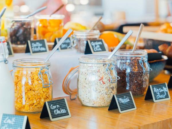 Hôtel Café Miramar : photo 2 de la chambre chambre lit queen-size - vue sur mer