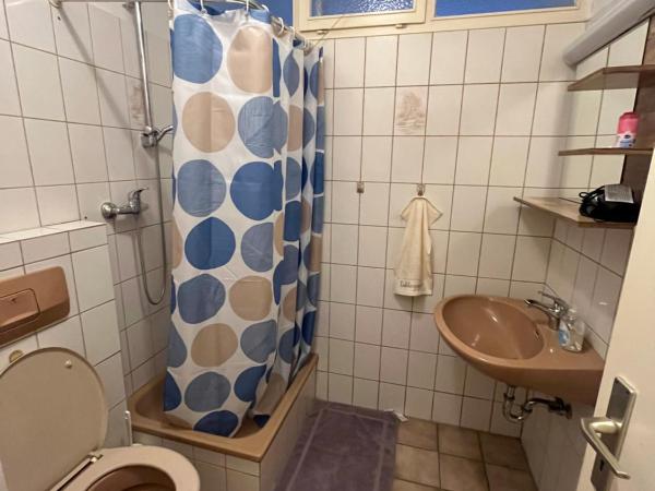 Zimmer in Köln : photo 2 de la chambre chambre double avec salle de bains privative