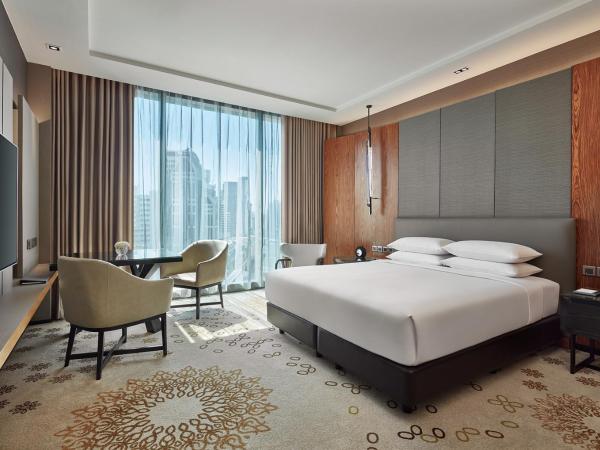 Hyatt Regency Bangkok Sukhumvit : photo 3 de la chambre chambre lit king-size avec accès au club - vue sur ville