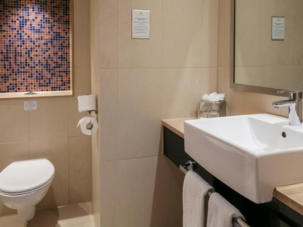 The Crown London, WorldHotels Distinctive : photo 6 de la chambre chambre deluxe avec 2 lits doubles