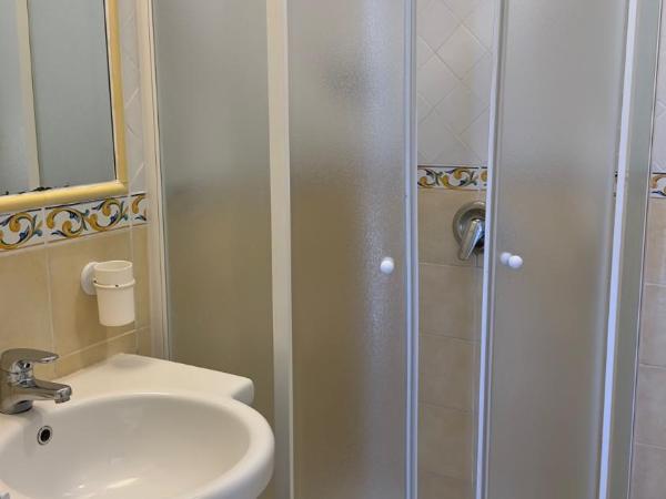 Hotel Oasi Castiglione : photo 5 de la chambre chambre triple Économique