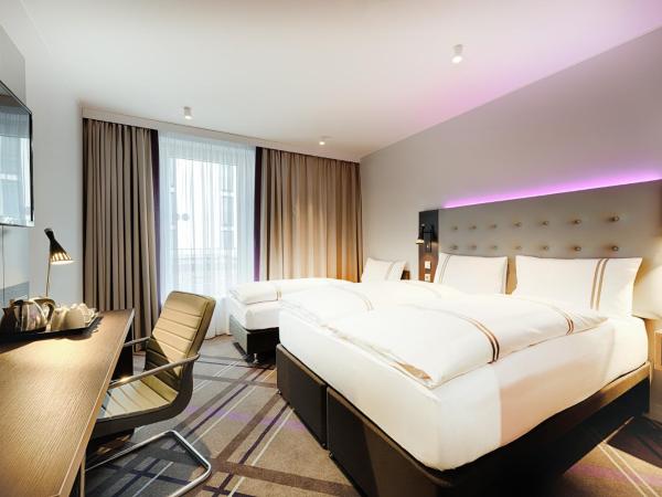 Premier Inn Hamburg City Klostertor : photo 1 de la chambre chambre triple standard
