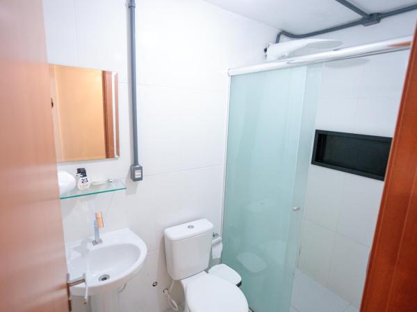 Local Hostel Manaus : photo 4 de la chambre chambre triple avec salle de bains